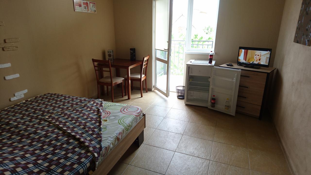Guest House Dacha 卡罗利诺-布加兹 外观 照片