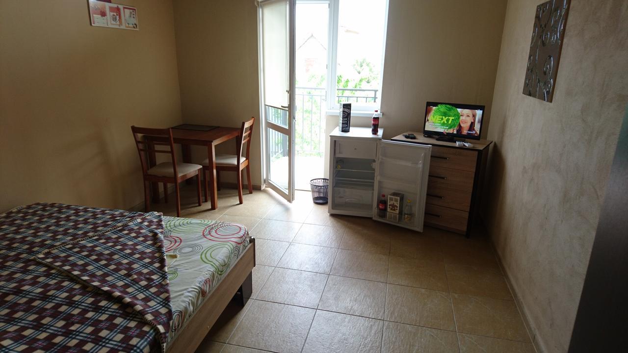 Guest House Dacha 卡罗利诺-布加兹 外观 照片