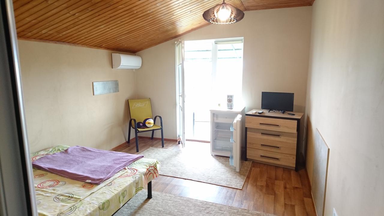 Guest House Dacha 卡罗利诺-布加兹 外观 照片