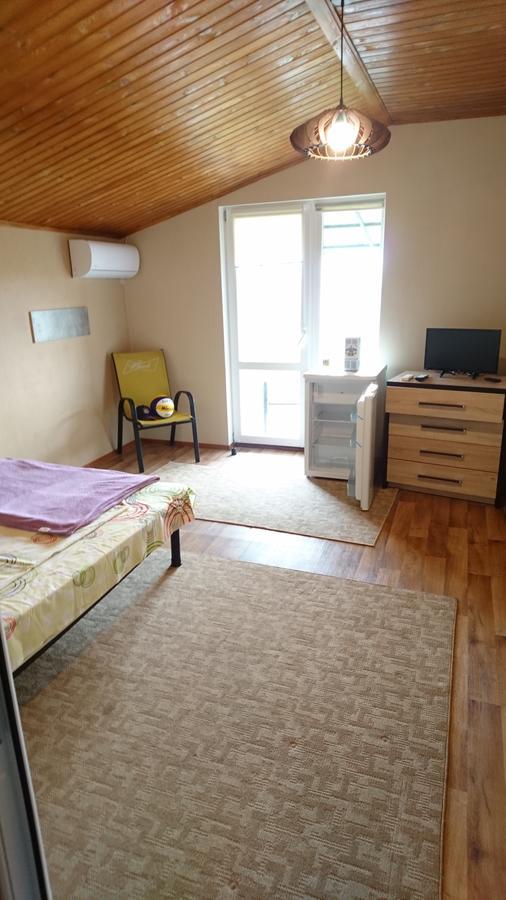 Guest House Dacha 卡罗利诺-布加兹 外观 照片